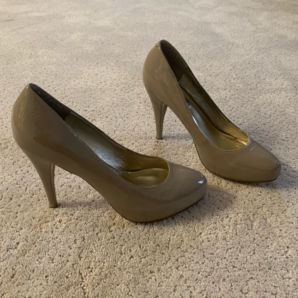 Steve Madden “P-Miami” Closed-Toe Nude Pump